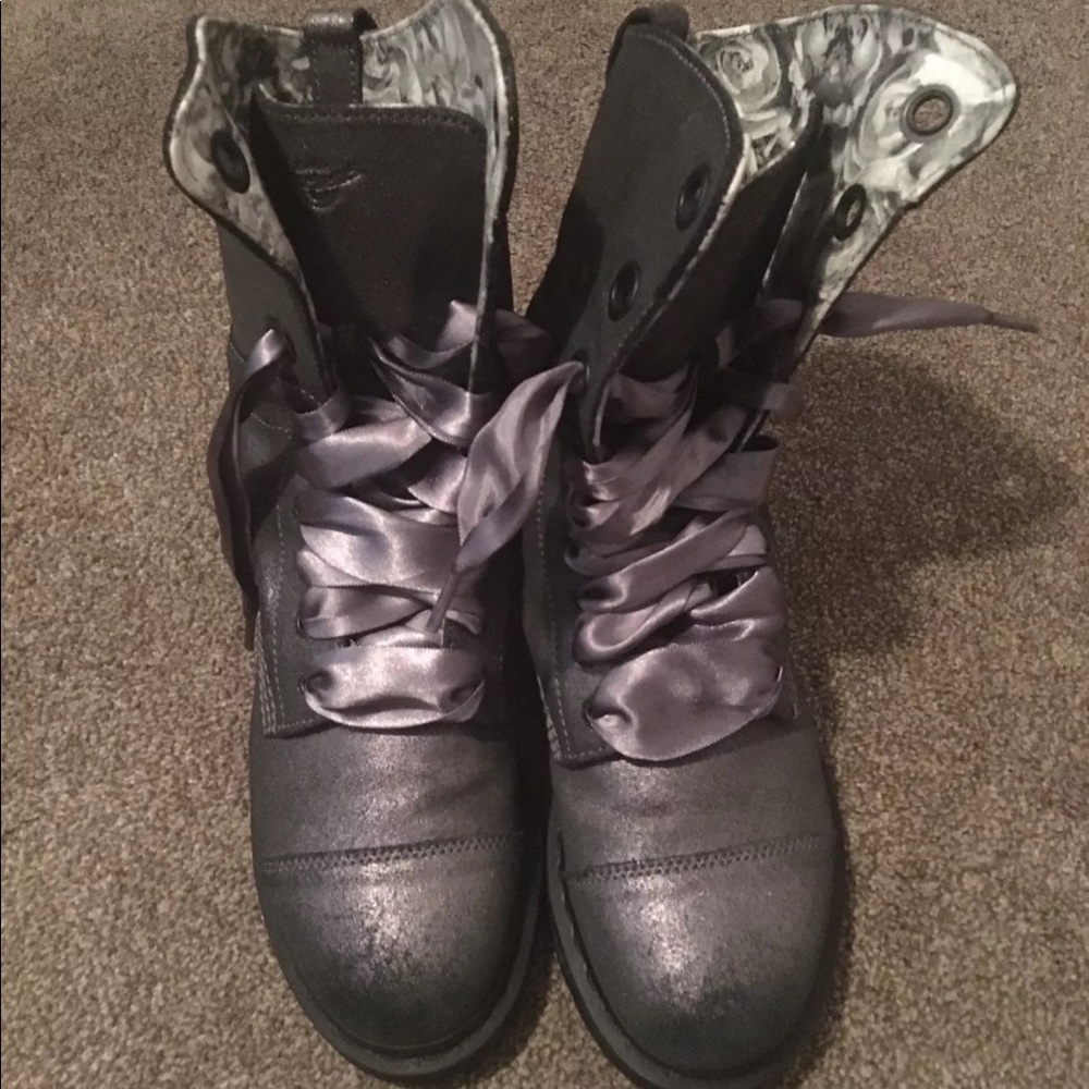 Dr. Martens Triumph Boots